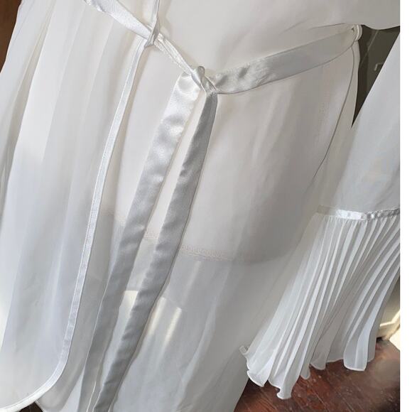 Betsey Johnson Sheer White Intimates Robe Rose Flutter Pleated Sleeve Ballerina - Picture 6 of 16